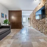 Stone Wall Apartment En Barri Port Maritim