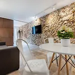 Stone Wall Apartment En Barri Port Maritim