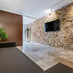 Stone Wall Apartment En Barri Port Maritim