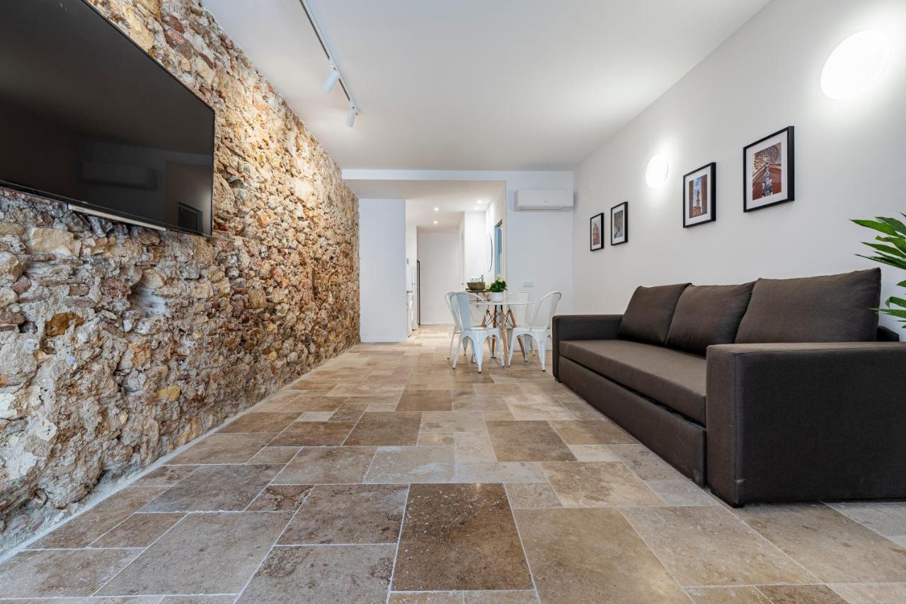 Stone Wall En Barri Port Maritim
