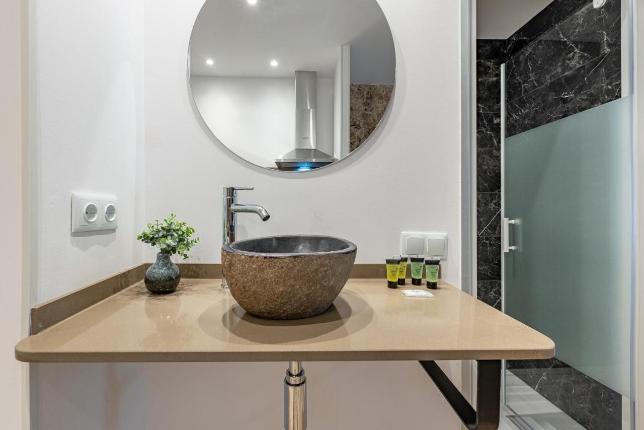 Stone Wall En Barri Port Maritim Apartamento *